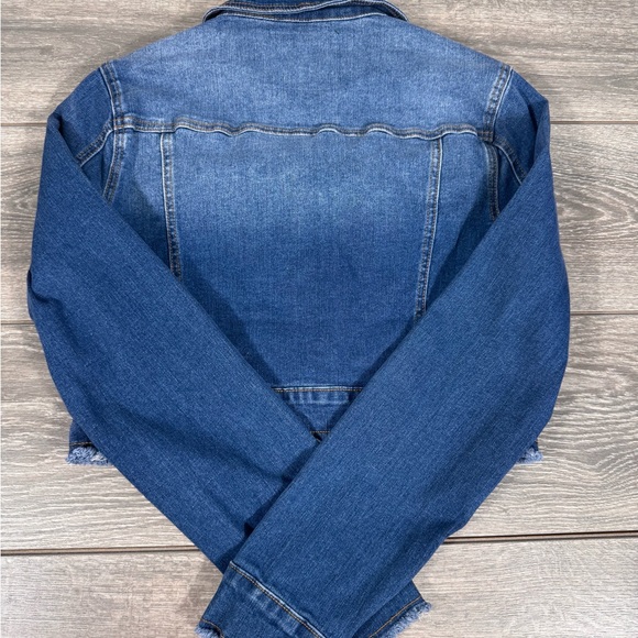 Cropped Jean jacket. - Picture 2 of 2